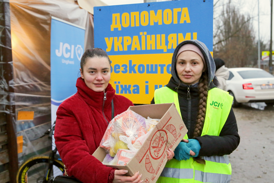 My Heart Breaks Moldovan Women Mobilize To Help Ukrainian Refugees